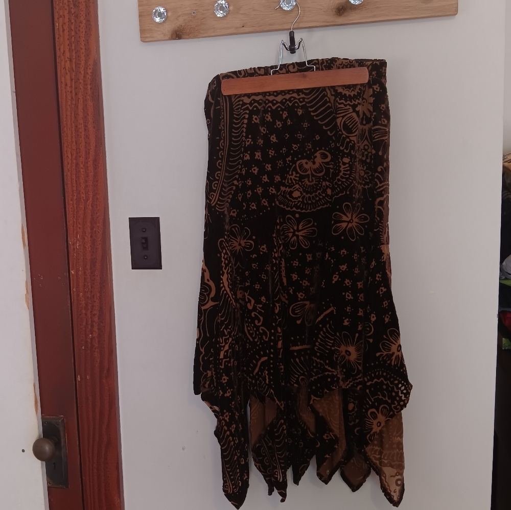 Muse velvet skirt